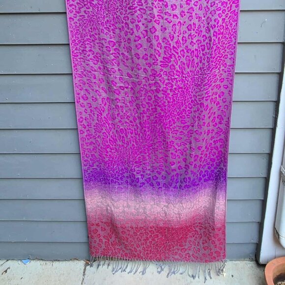 Lavender Blue Gray Animal Print Pashmina - Picture 7 of 7